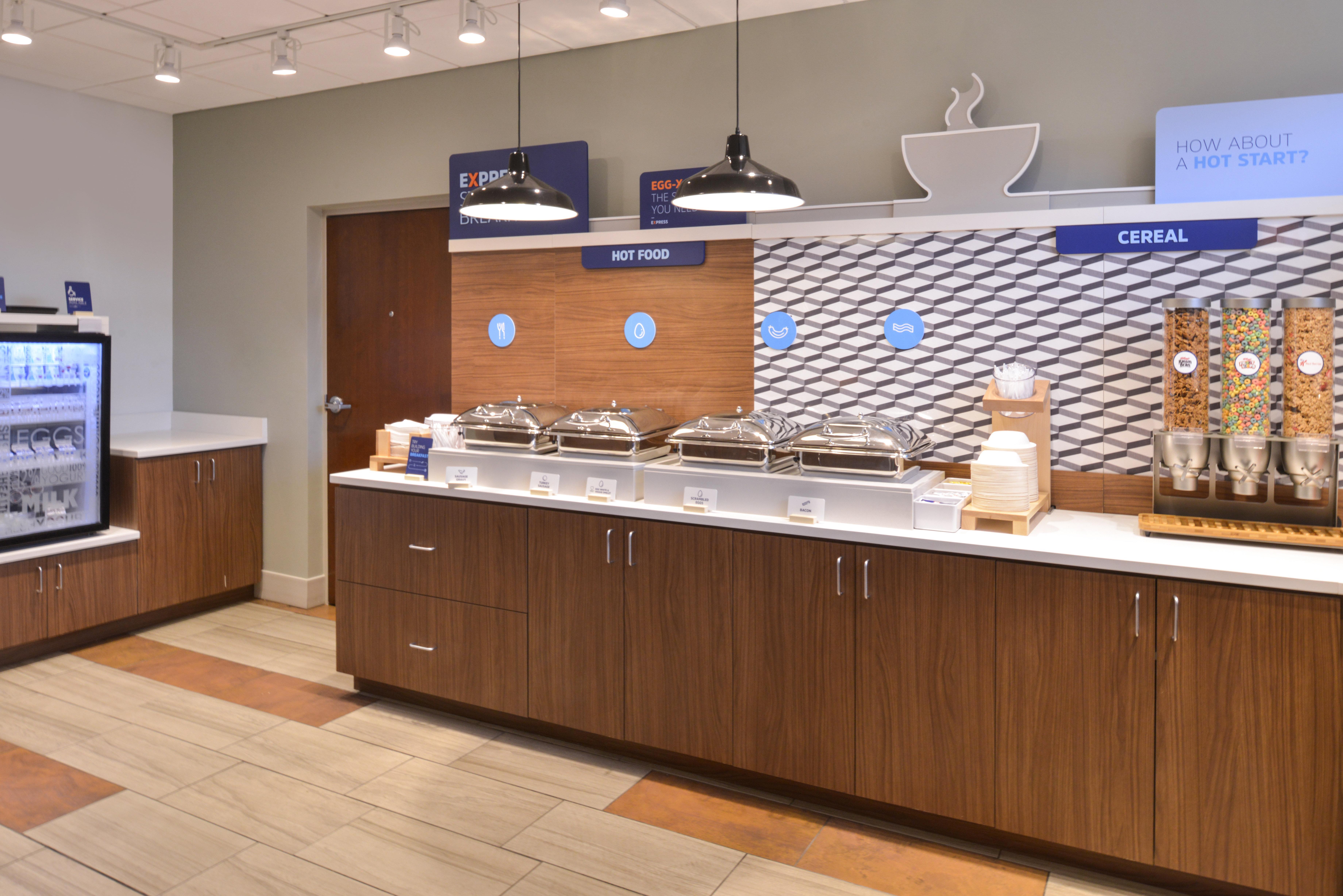Holiday Inn Express Hotel & Suites Indianapolis Dtn-Conv Ctr By Ihg Exterior photo