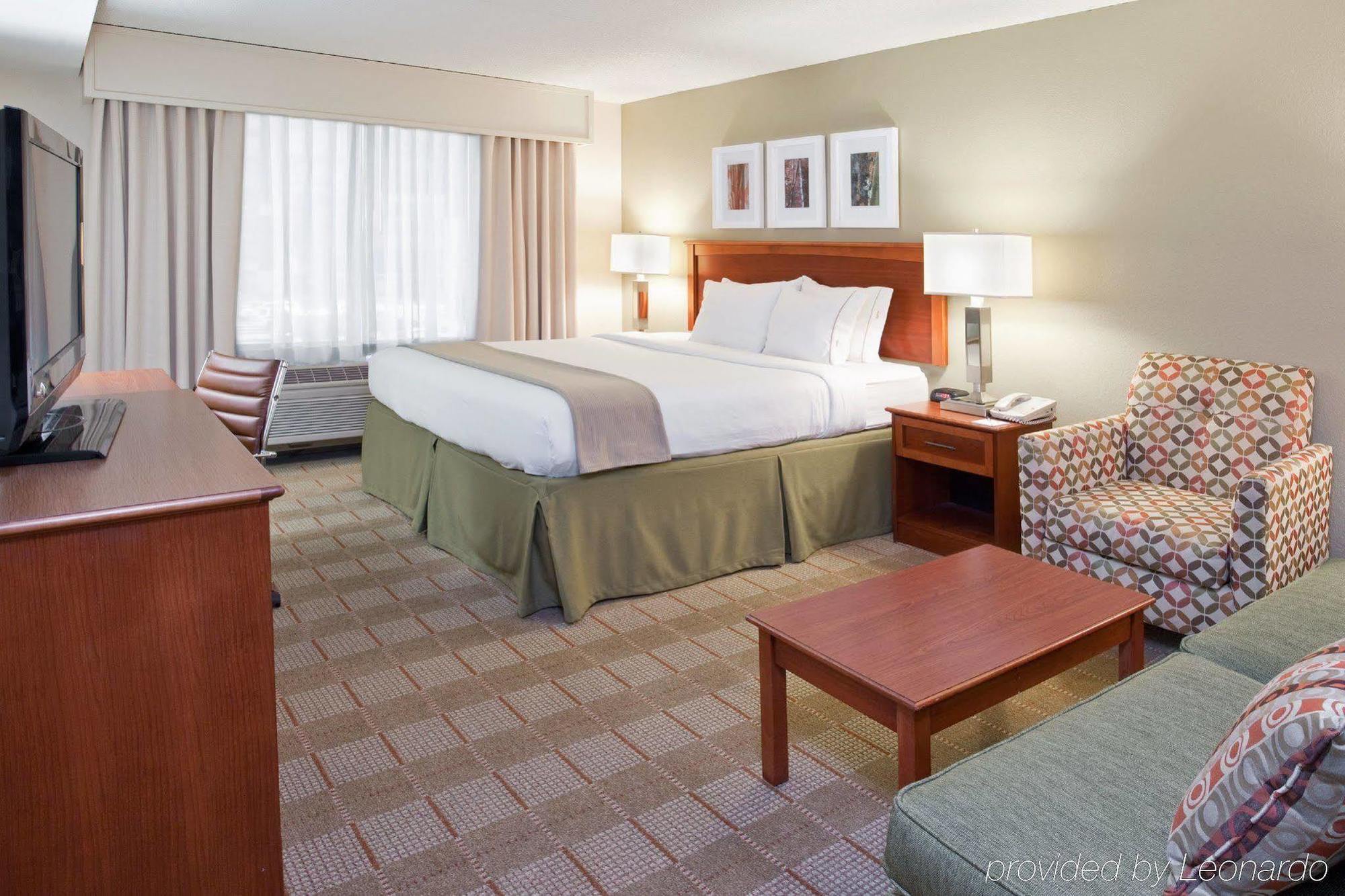 Holiday Inn Express Hotel & Suites Indianapolis Dtn-Conv Ctr, An Ihg Hotel Room photo
